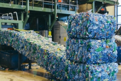 Racjonalne zarządzanie odpadami - linia recykling plastikowych butelek